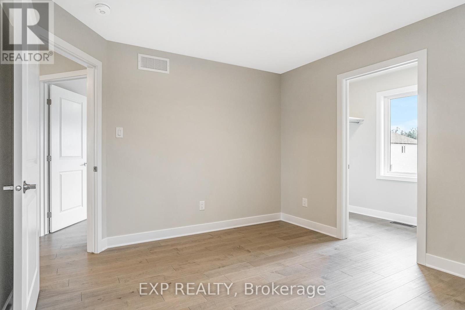Photo 31 of 600 Paakanaak Avenue, Ottawa ON