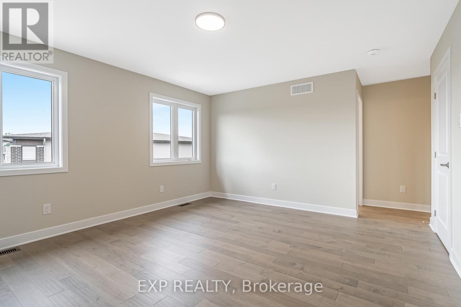 Photo 33 of 600 Paakanaak Avenue, Ottawa ON