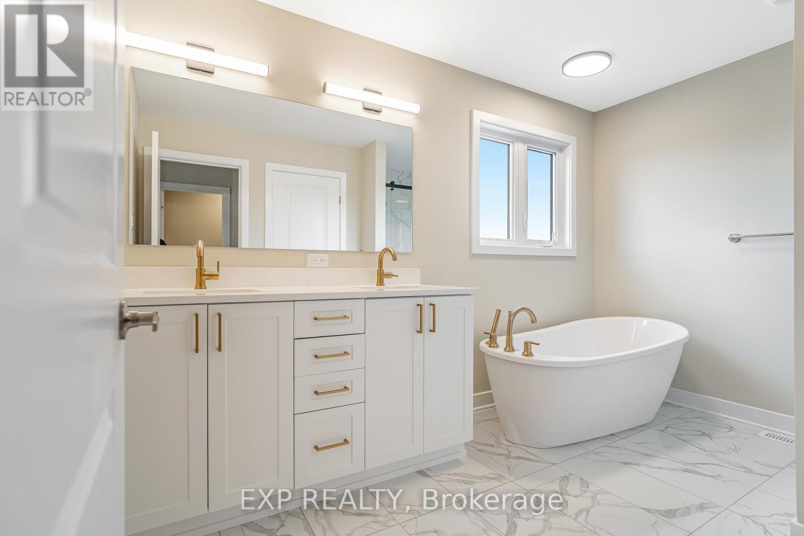 Photo 12 of 600 Paakanaak Avenue, Ottawa ON