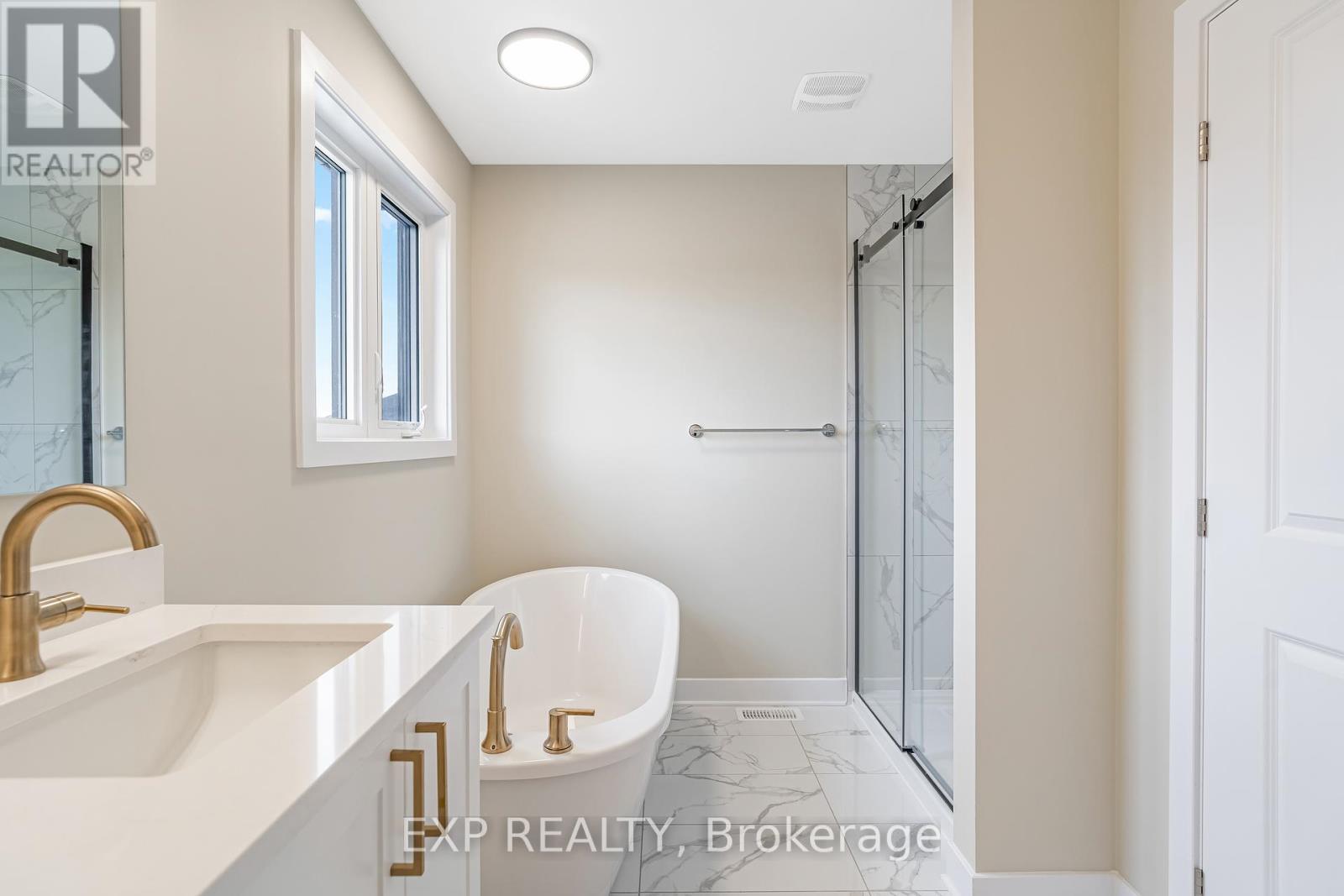 Photo 23 of 600 Paakanaak Avenue, Ottawa ON