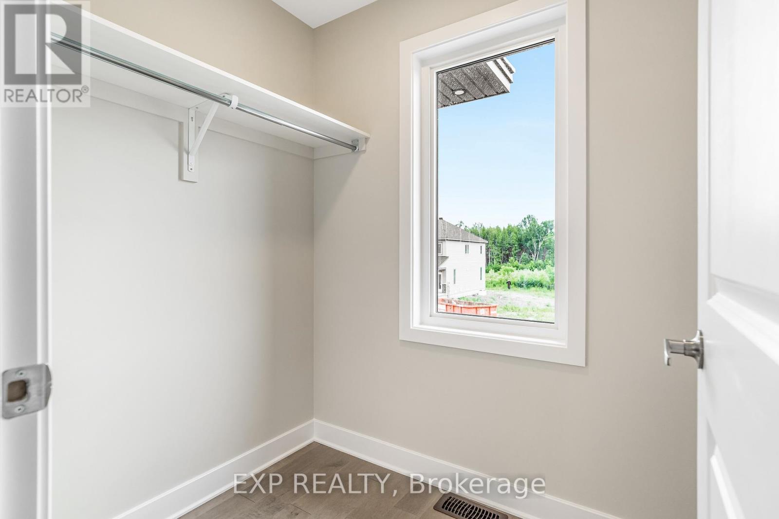 Photo 35 of 600 Paakanaak Avenue, Ottawa ON