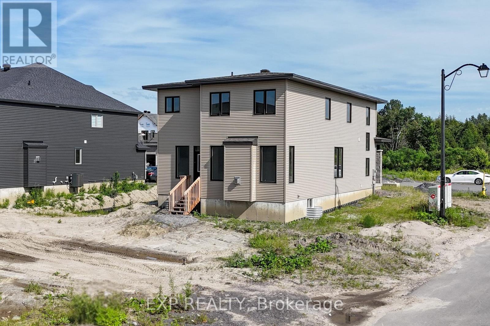 Photo 37 of 600 Paakanaak Avenue, Ottawa ON