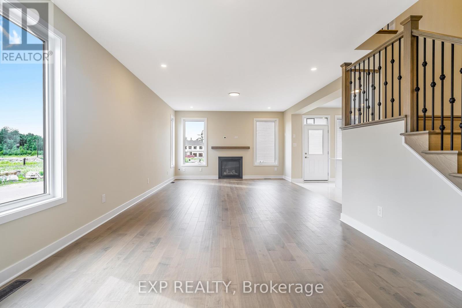 Photo 9 of 600 Paakanaak Avenue, Ottawa ON