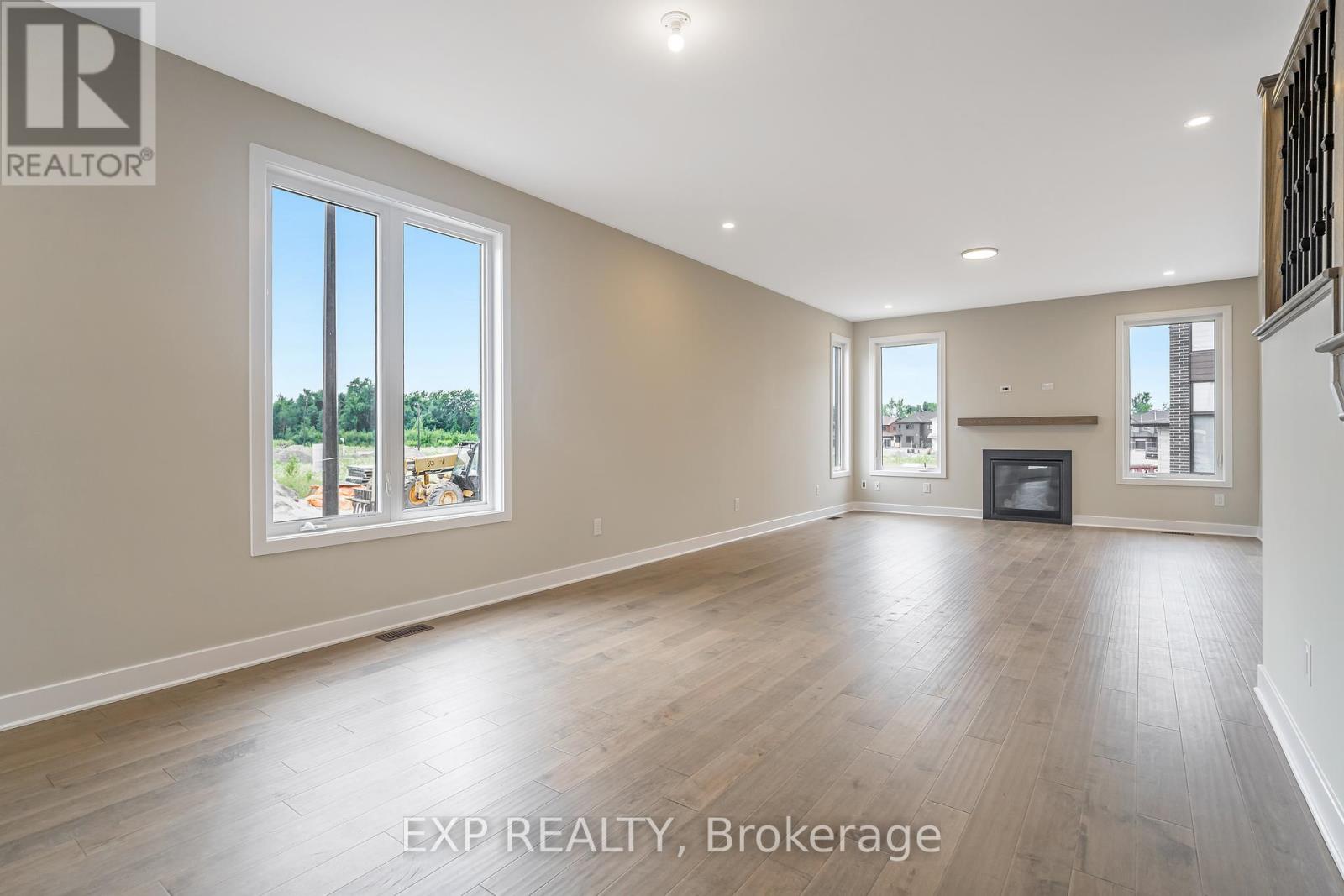 Photo 13 of 600 Paakanaak Avenue, Ottawa ON