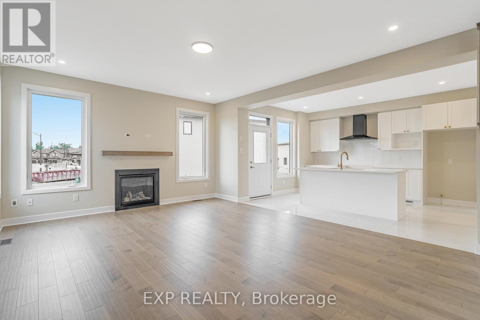 Photo 6 of 600 Paakanaak Avenue, Ottawa ON