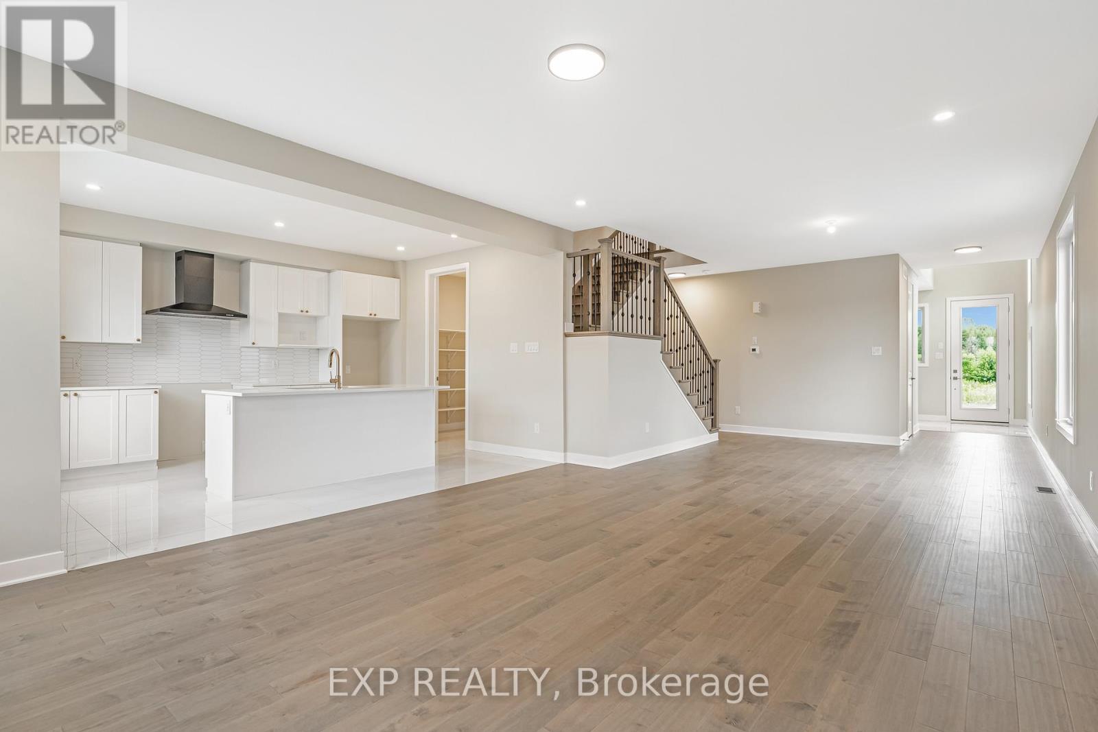 Photo 10 of 600 Paakanaak Avenue, Ottawa ON