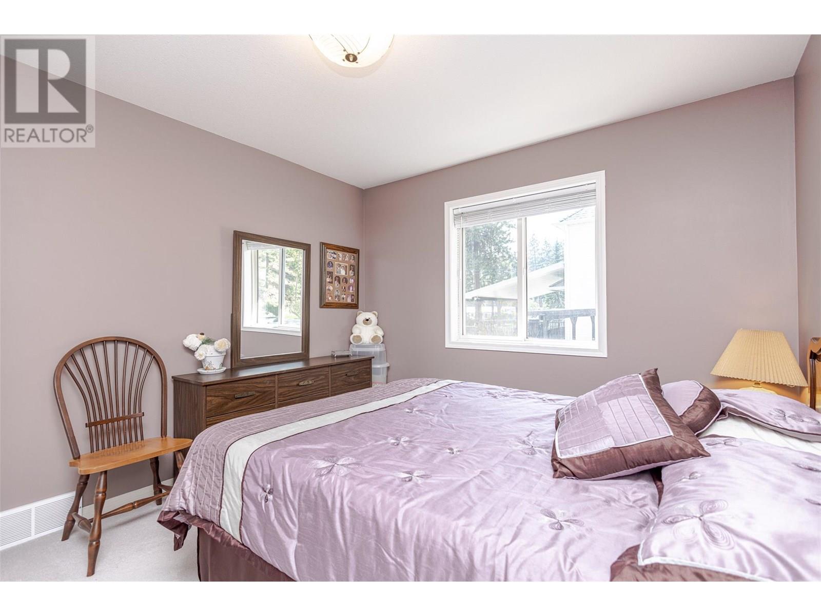 5291 Bradbury Street, Peachland