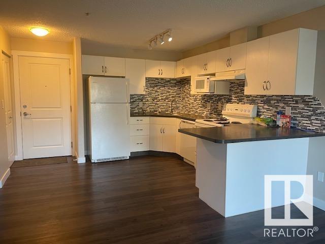 Photo 8 of 121 10535 122 St Nw, Edmonton AB