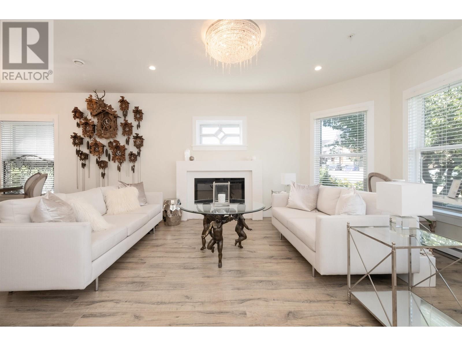 Photo 5 of 408 Eighth Street, New Westminster BC