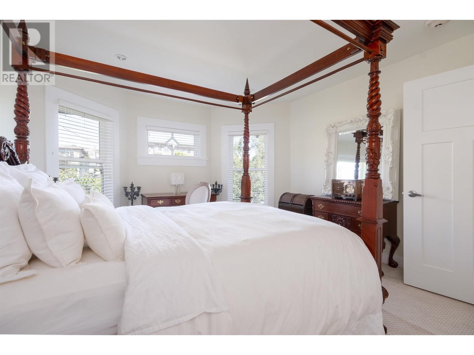Photo 19 of 408 Eighth Street, New Westminster BC