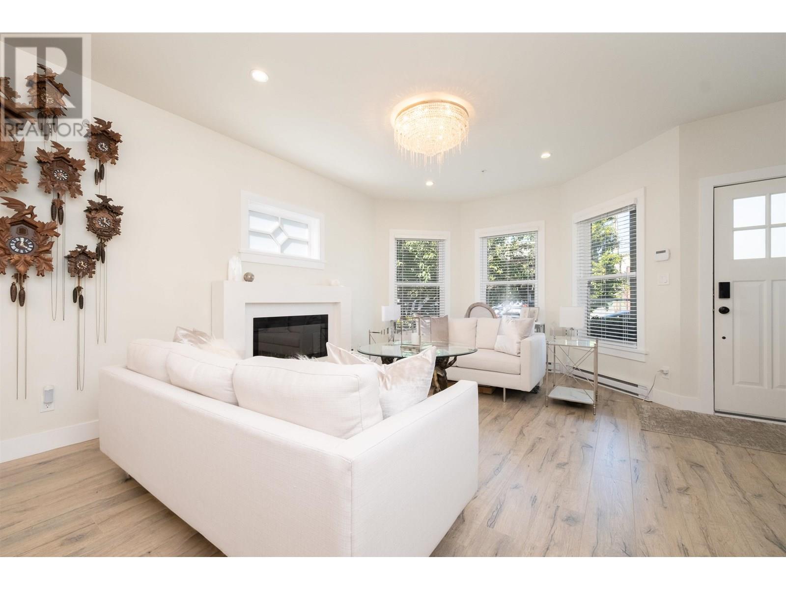 Photo 8 of 408 Eighth Street, New Westminster BC
