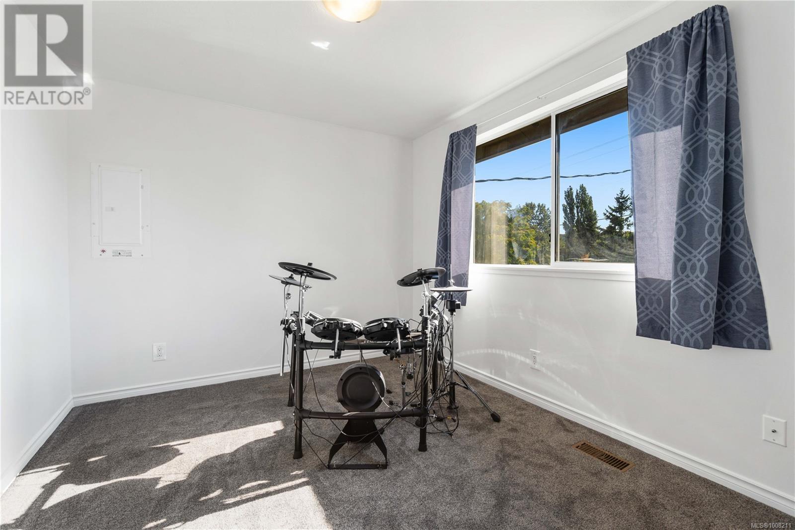 Photo 12 of 375 Bruce Ave, Nanaimo BC