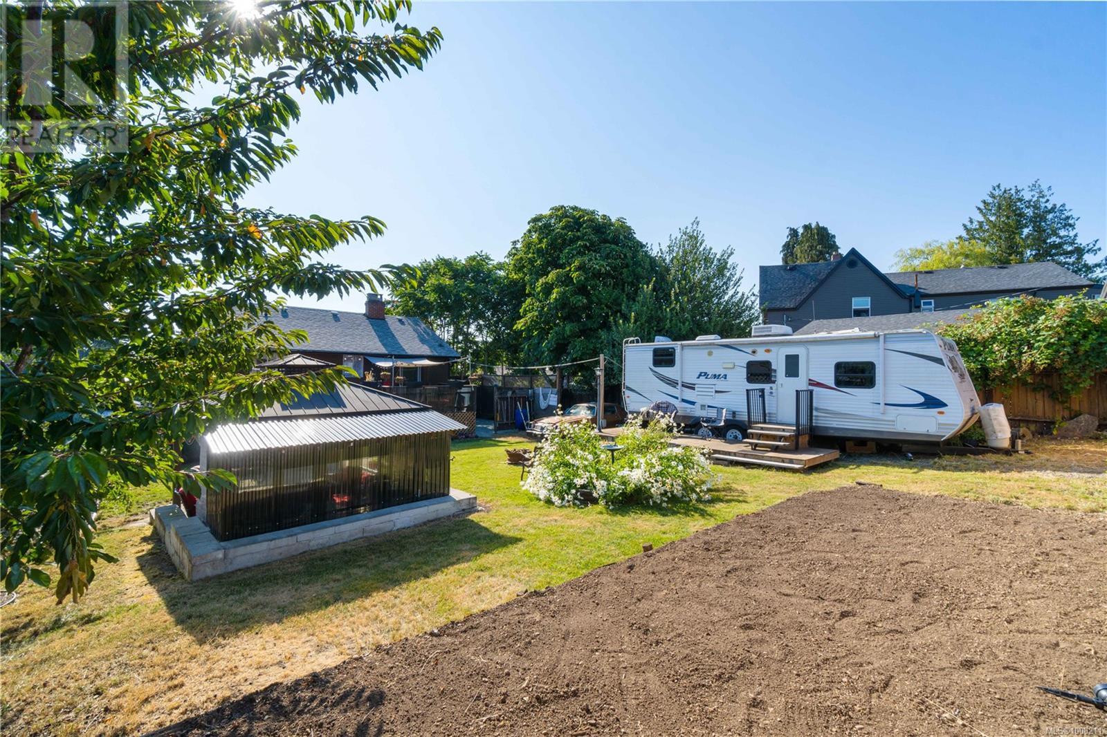 Photo 41 of 375 Bruce Ave, Nanaimo BC