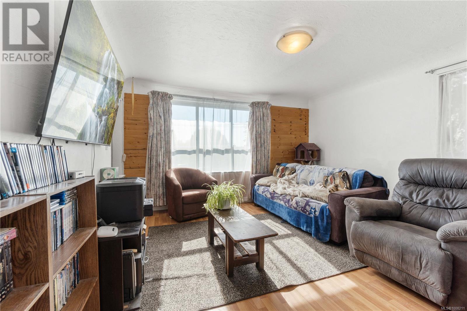 Photo 9 of 375 Bruce Ave, Nanaimo BC