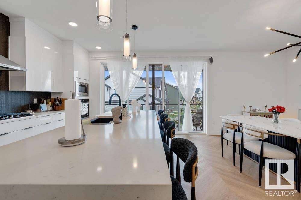 Photo 10 of 4204 Hawthorn Ro Sw, Edmonton AB