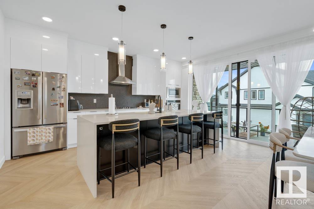 Photo 4 of 4204 Hawthorn Ro Sw, Edmonton AB