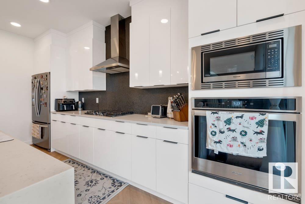 Photo 6 of 4204 Hawthorn Ro Sw, Edmonton AB