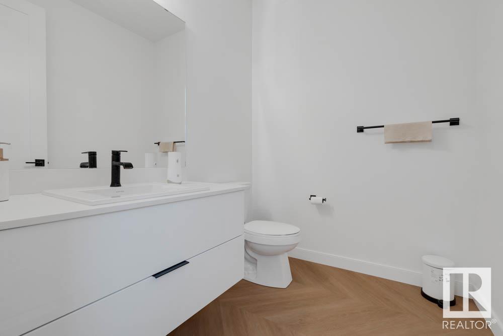 Photo 9 of 4204 Hawthorn Ro Sw, Edmonton AB