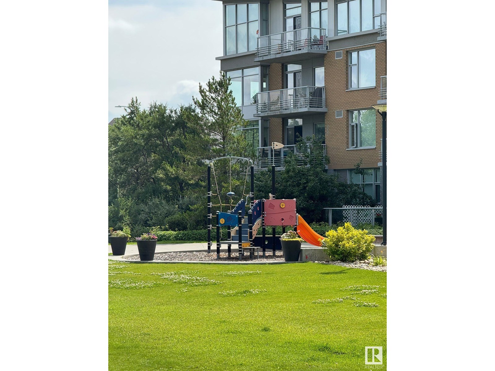 Photo 25 of 304 2510 109 St Nw, Edmonton AB