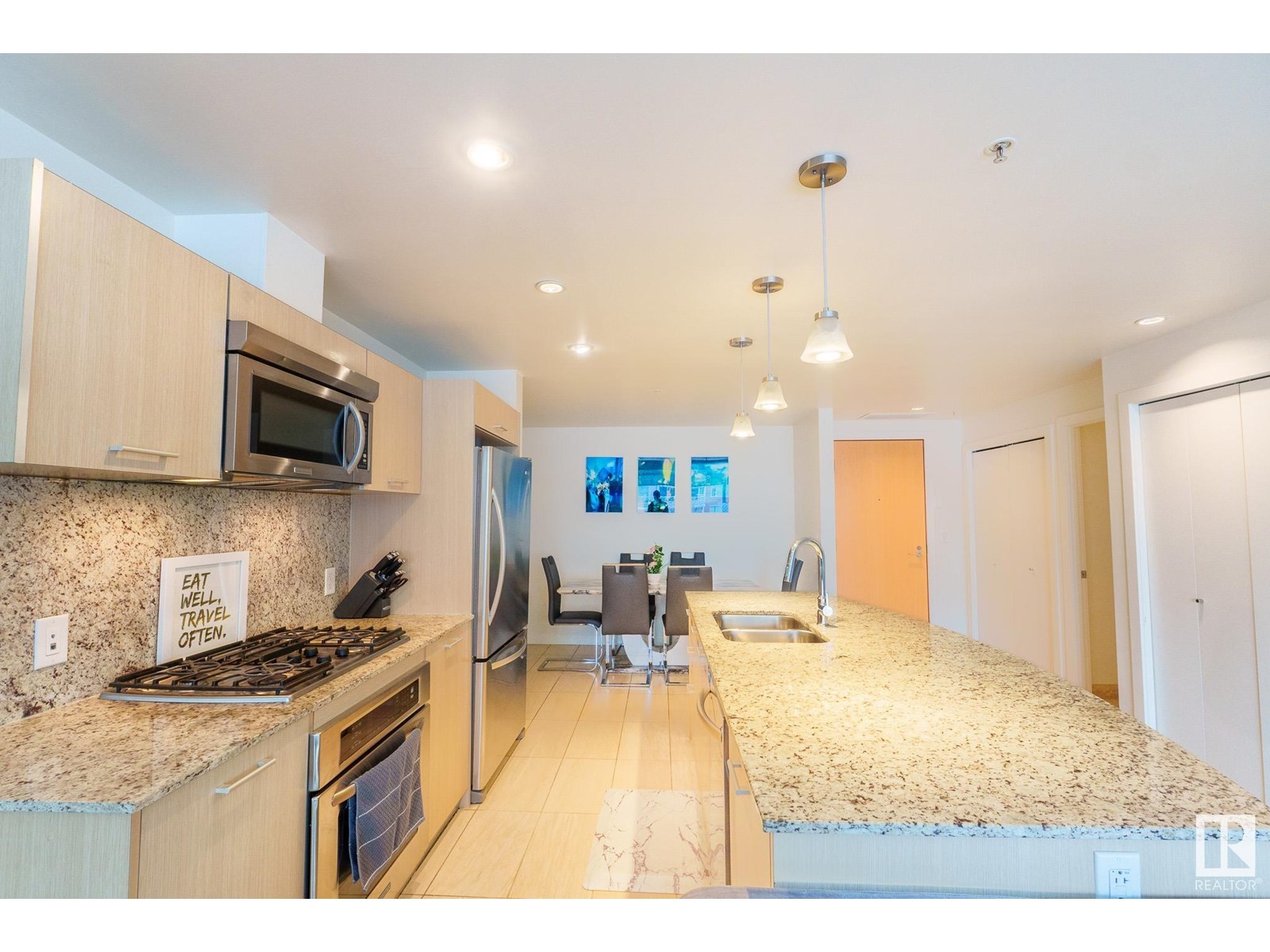 Photo 2 of 304 2510 109 St Nw, Edmonton AB