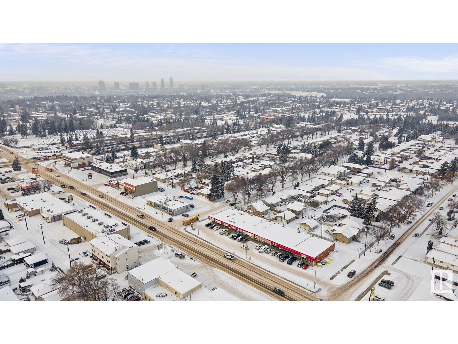 Photo 10 of 7240 101 Av Nw, Edmonton AB