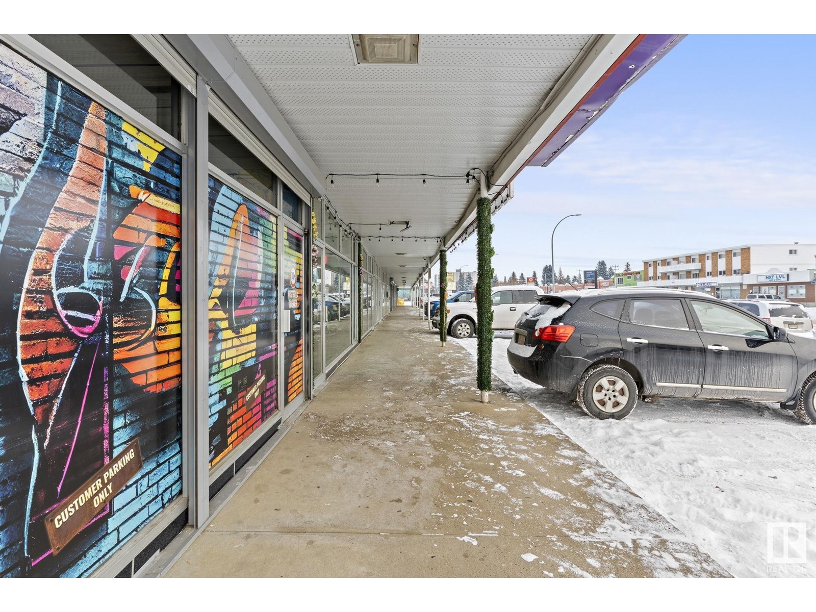 Photo 5 of 7240 101 Av Nw, Edmonton AB