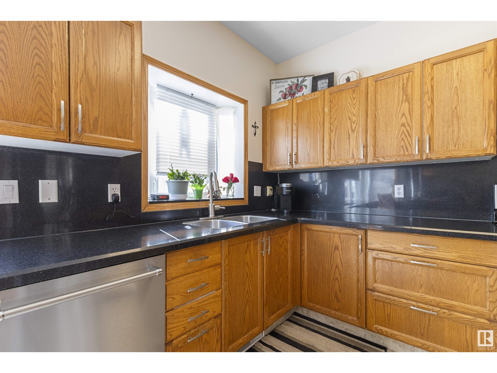 Photo 15 of 101 Nottingham Rd, Sherwood Park AB