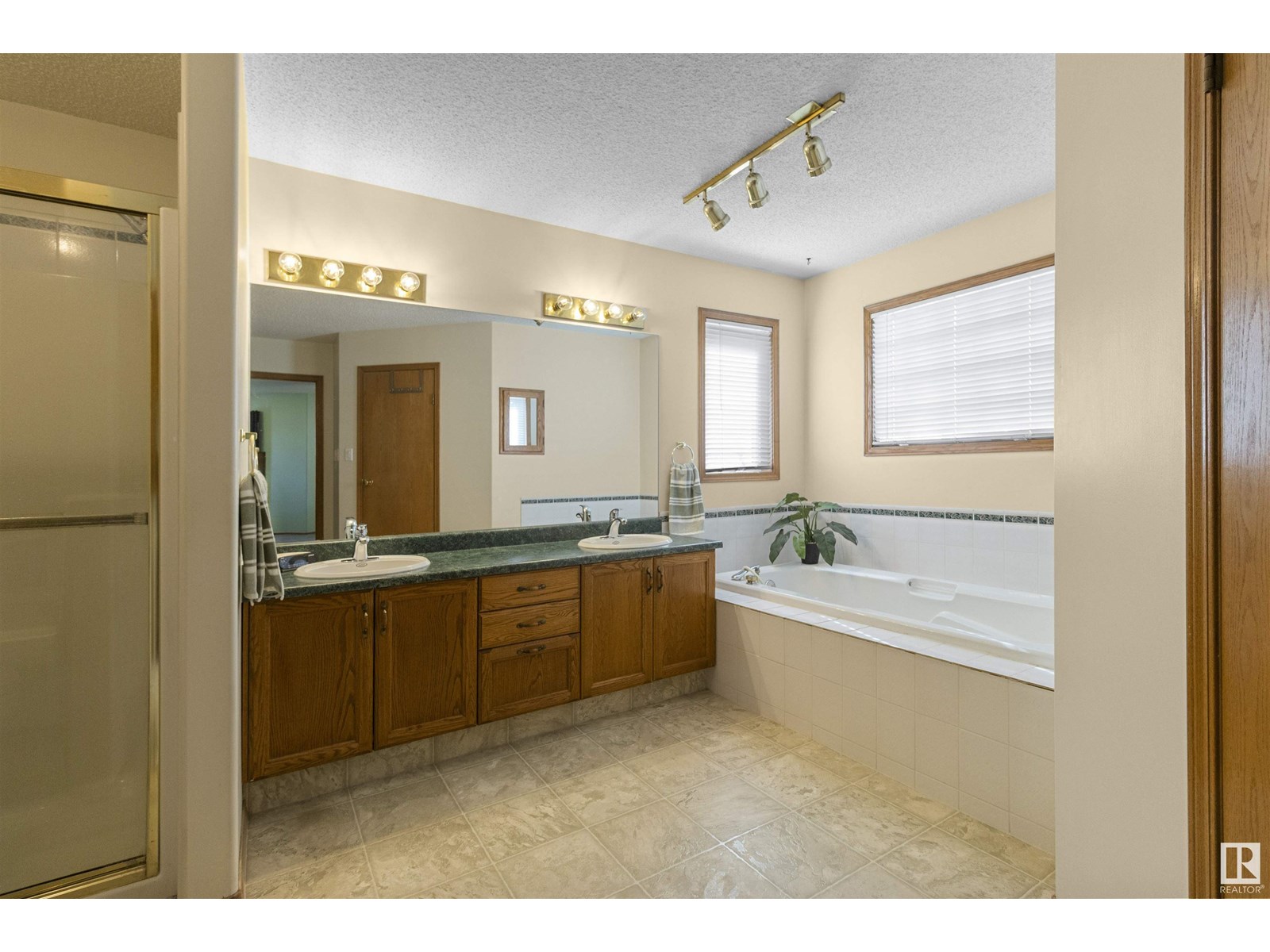 Photo 22 of 101 Nottingham Rd, Sherwood Park AB
