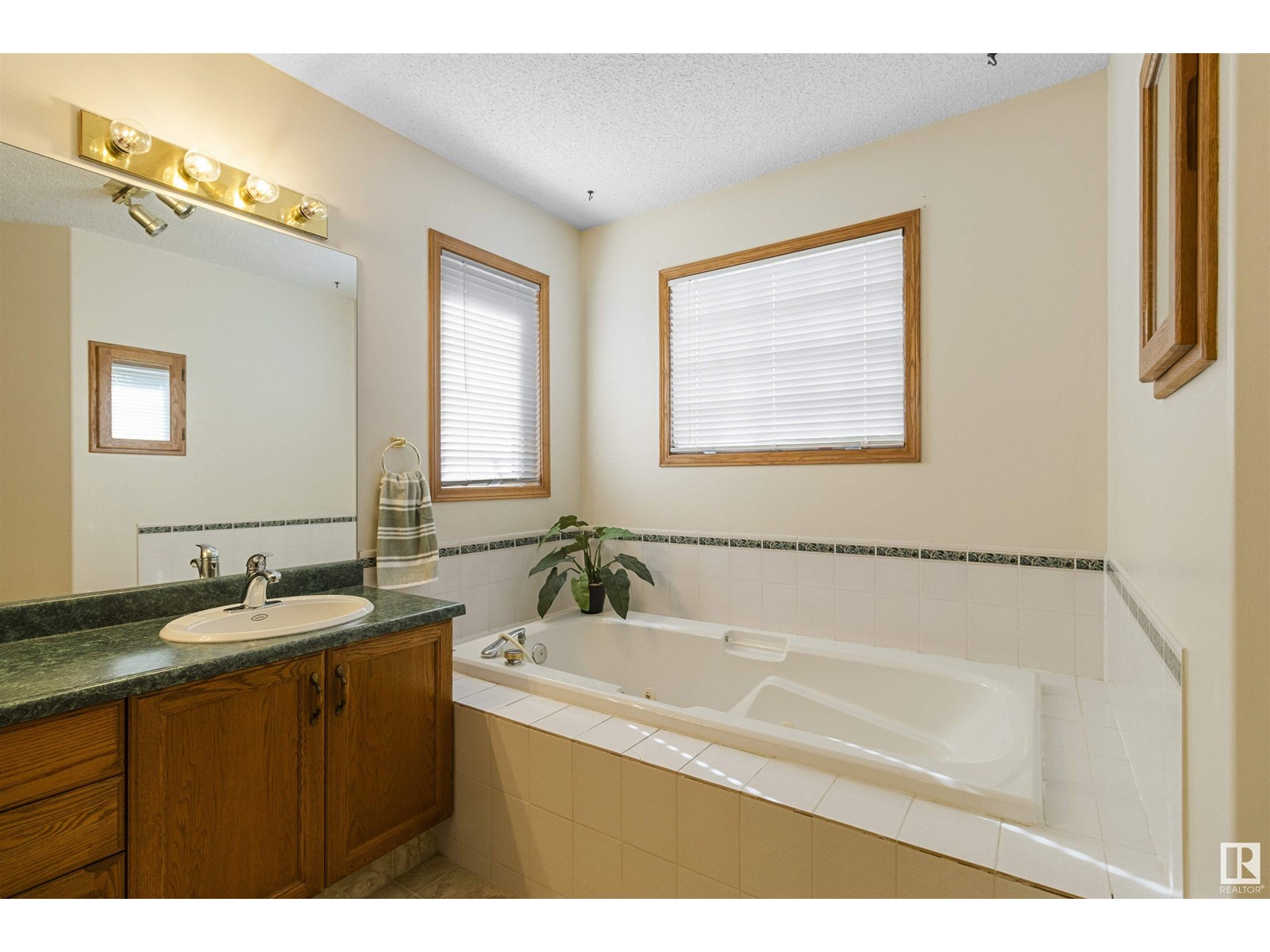 Photo 7 of 101 Nottingham Rd, Sherwood Park AB