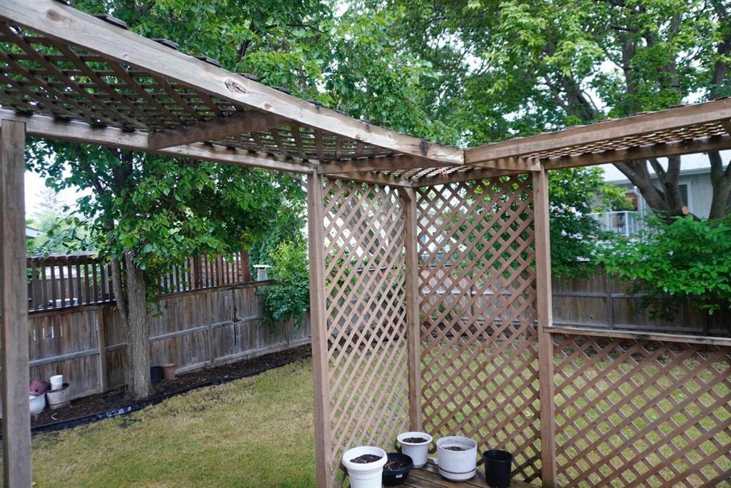 Photo 5 of 188 Charing Cross Crescent, Winnipeg MB
