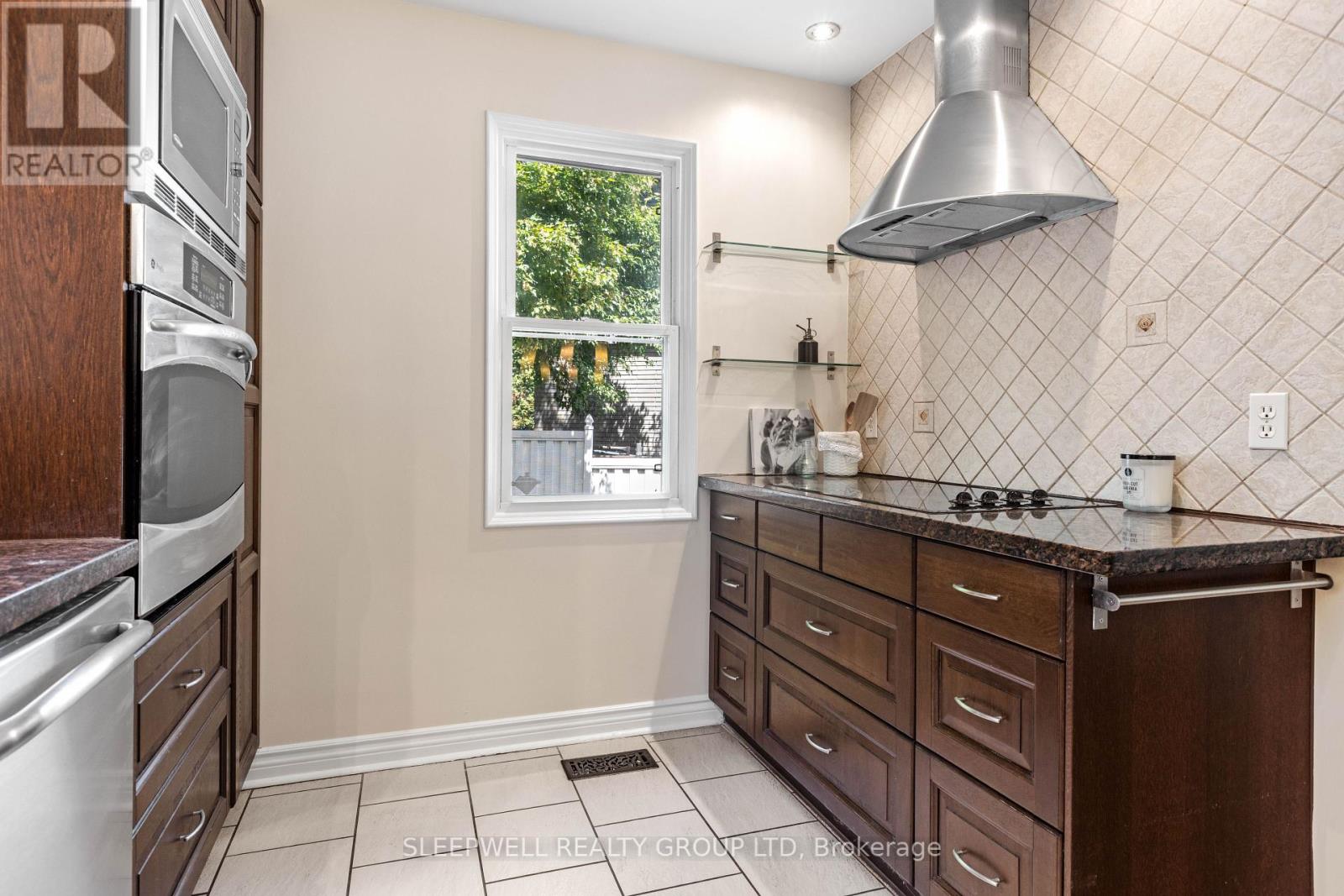 Photo 13 of 2209 Belair Drive, Ottawa ON
