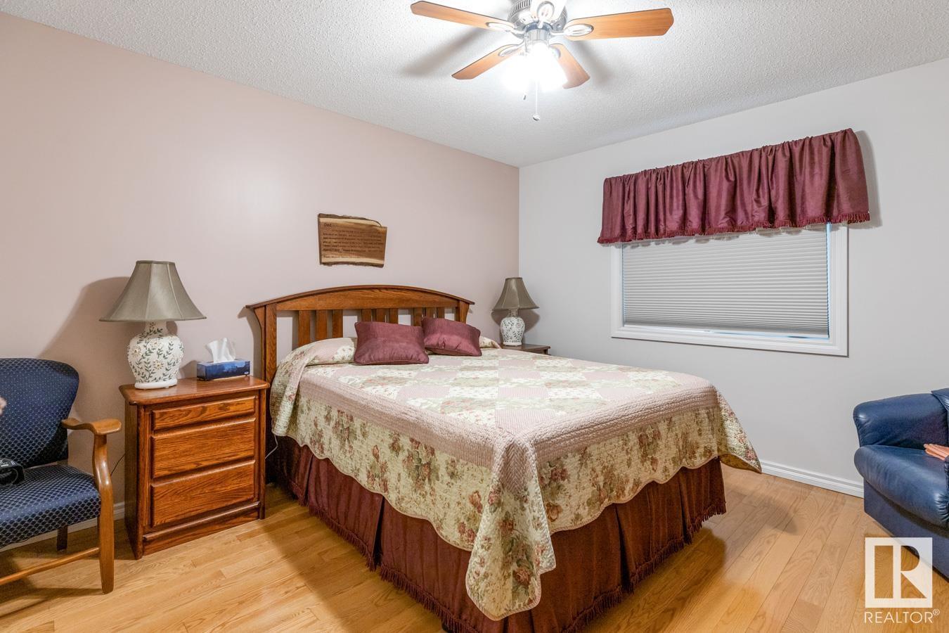 Photo 16 of 10860 25 Av Nw, Edmonton AB
