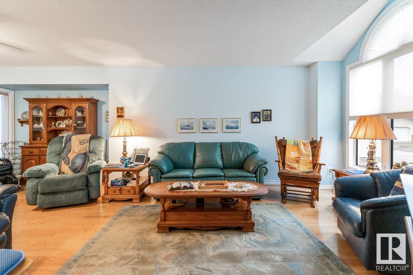 Photo 6 of 10860 25 Av Nw, Edmonton AB