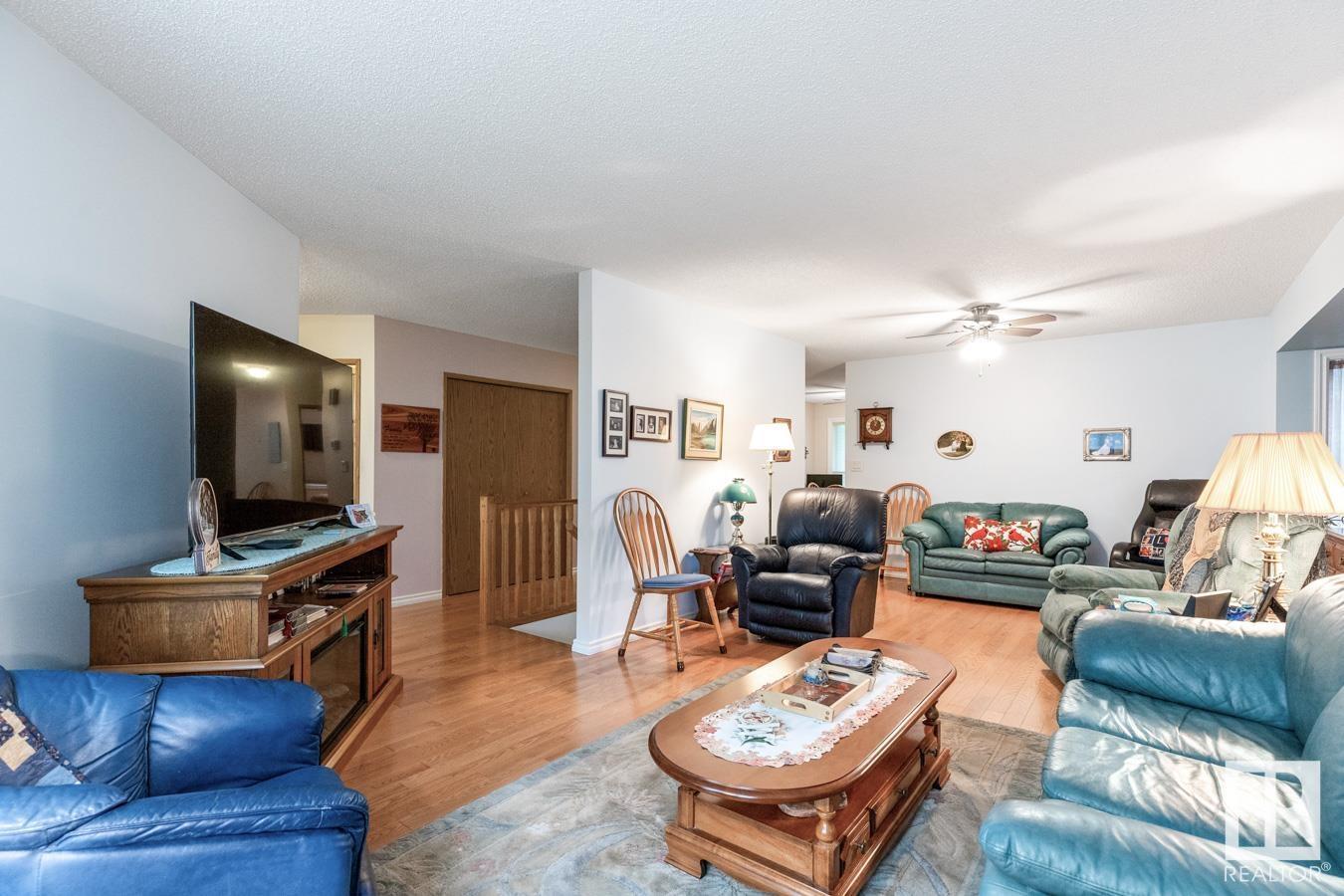 Photo 8 of 10860 25 Av Nw, Edmonton AB