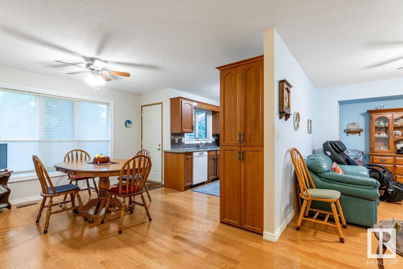 Photo 10 of 10860 25 Av Nw, Edmonton AB