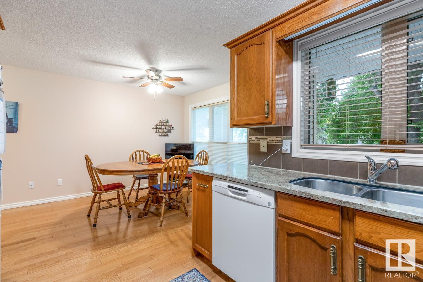 Photo 15 of 10860 25 Av Nw, Edmonton AB