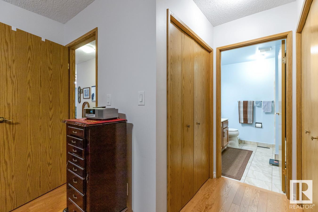 Photo 18 of 10860 25 Av Nw, Edmonton AB