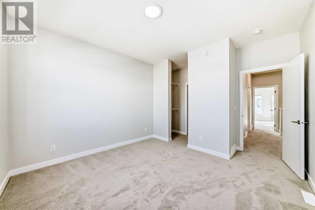 Single Family House for Sale in  Les Jardins Park SE Douglasdale/Glen Calgary 