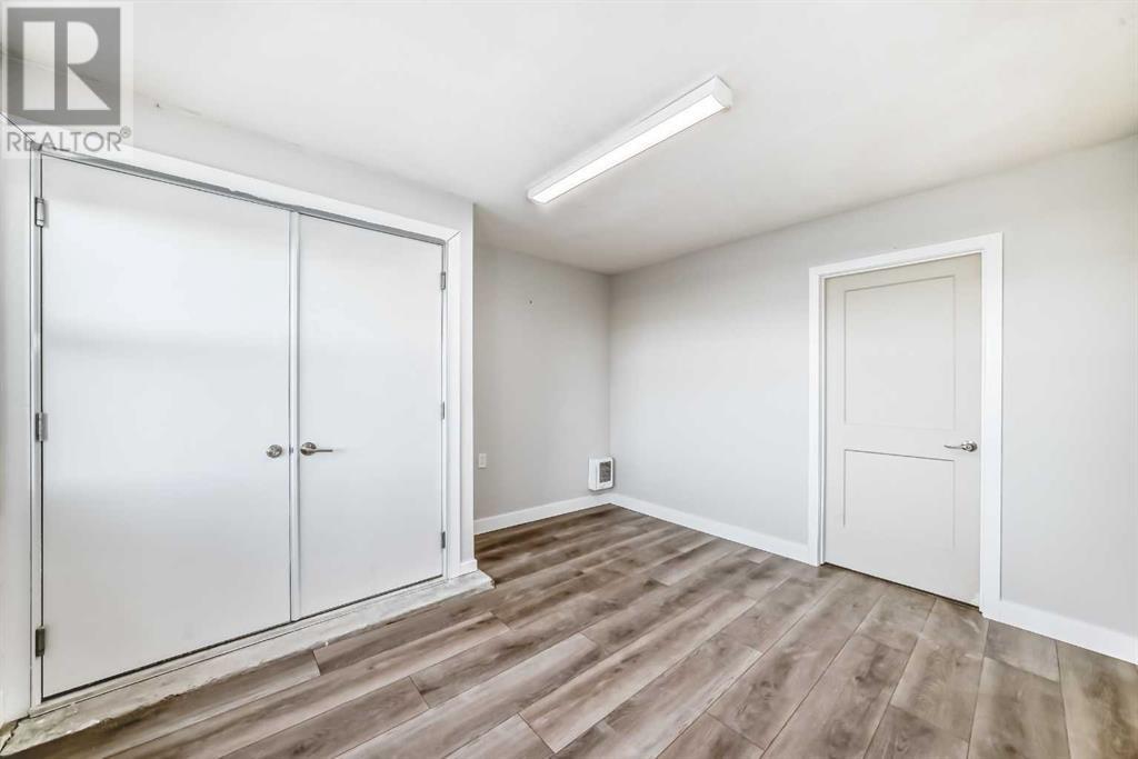 Single Family House for Sale in  Les Jardins Park SE Douglasdale/Glen Calgary 