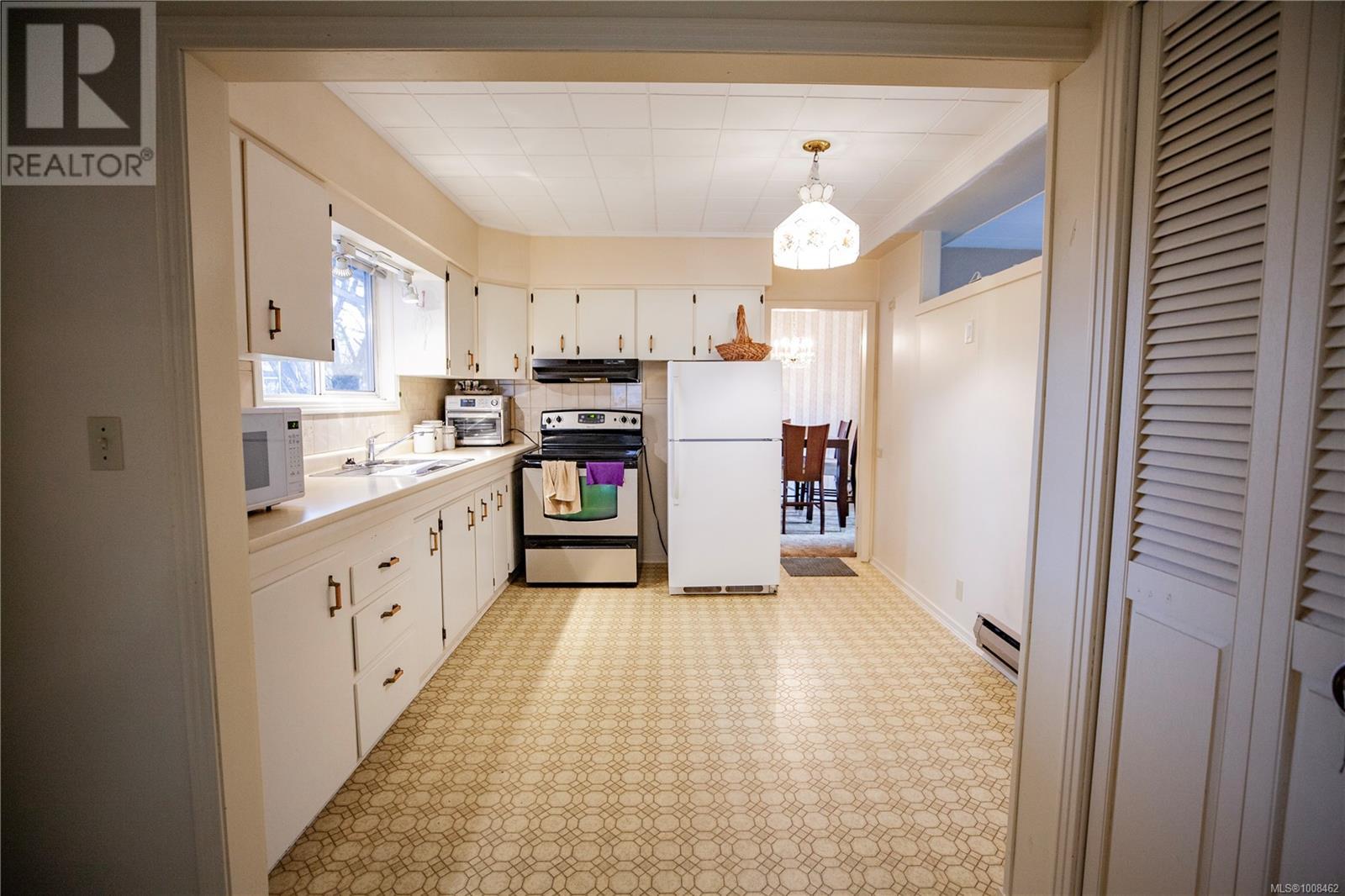 Single Family House for Sale in  West Saanich Rd Saanich 