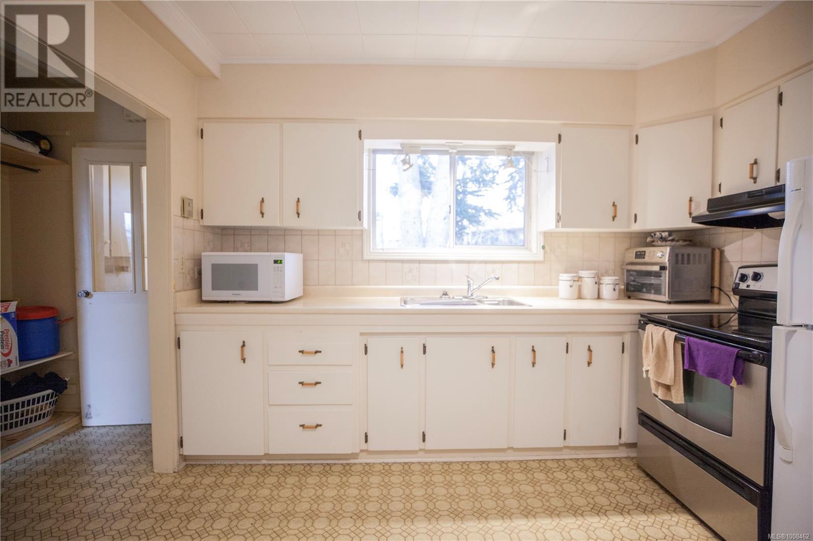 Single Family House for Sale in  West Saanich Rd Saanich 