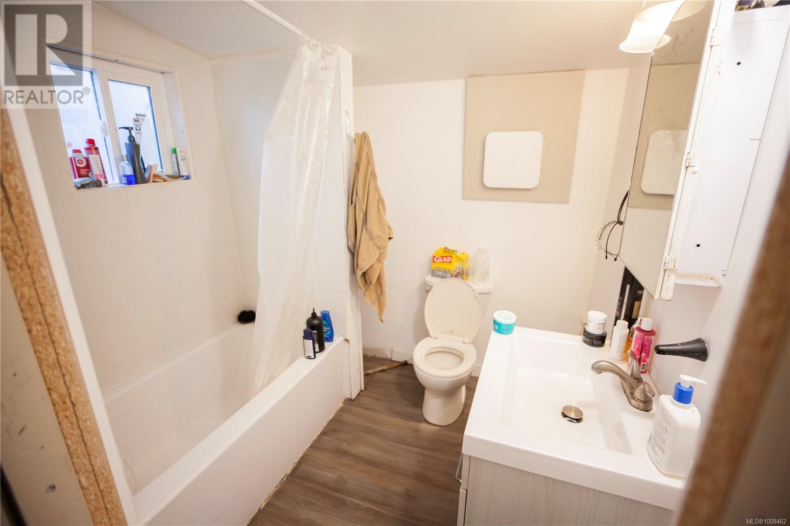 Single Family House for Sale in  West Saanich Rd Saanich 