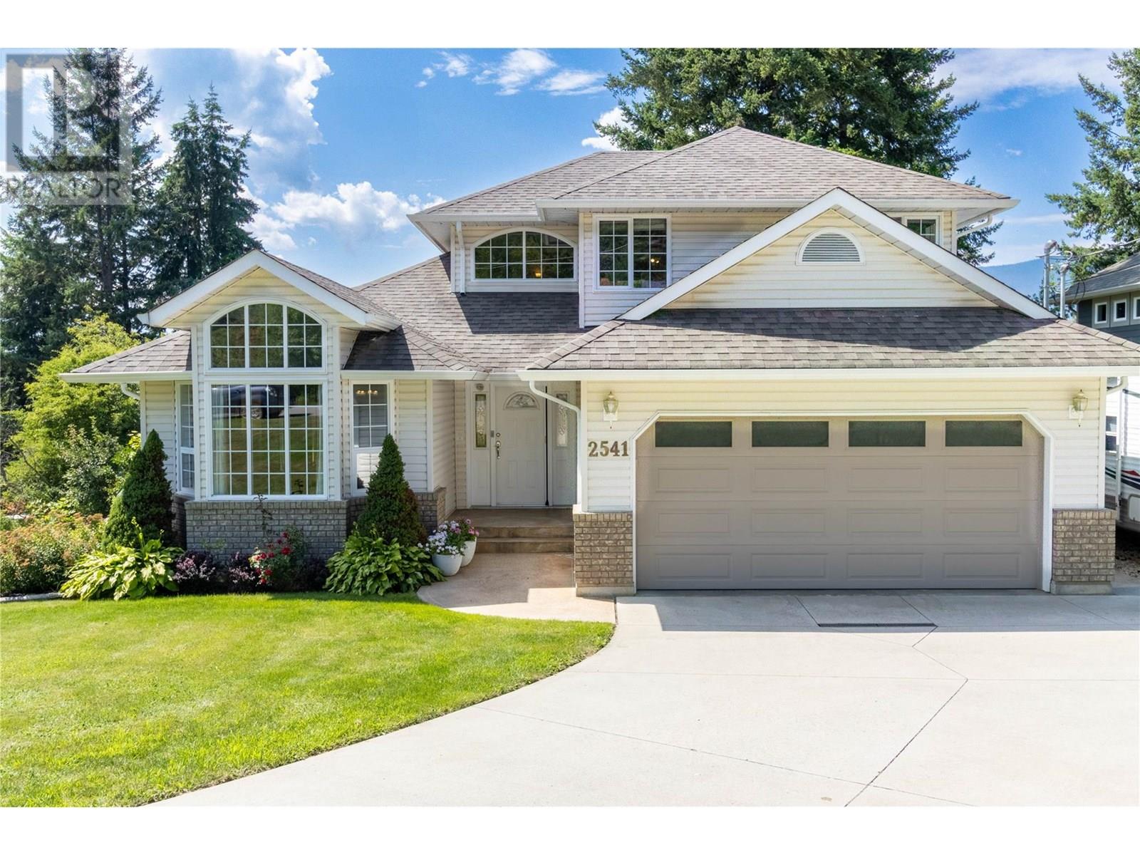 Photo 2 of 2541 25 Street Ne, Salmon Arm BC