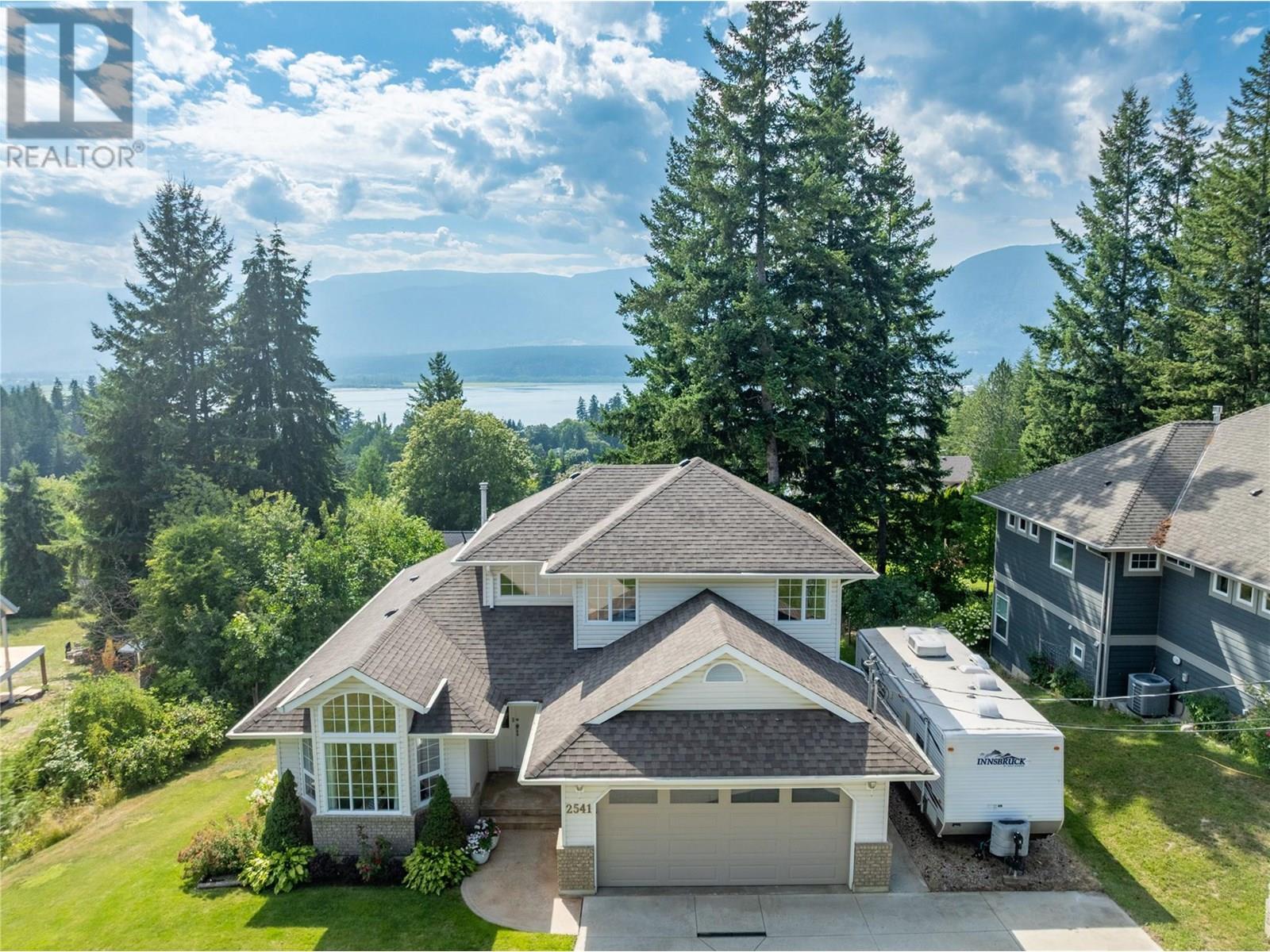 Photo 3 of 2541 25 Street Ne, Salmon Arm BC