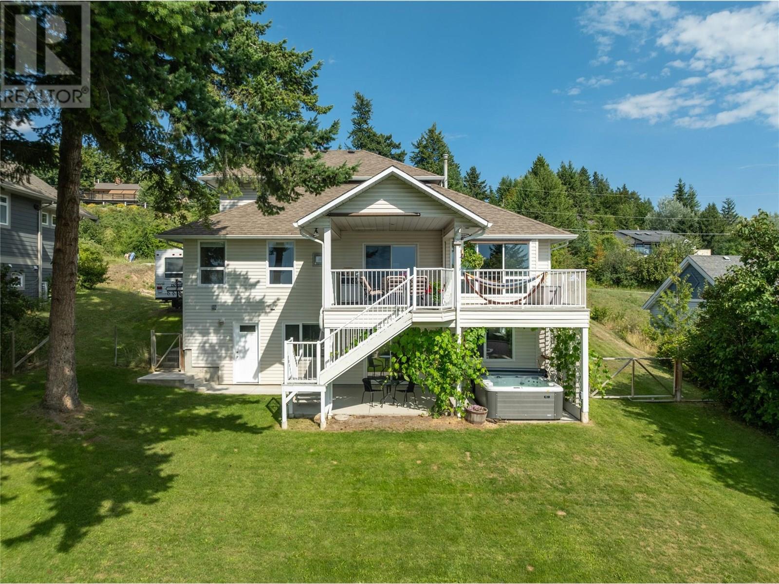 Photo 4 of 2541 25 Street Ne, Salmon Arm BC