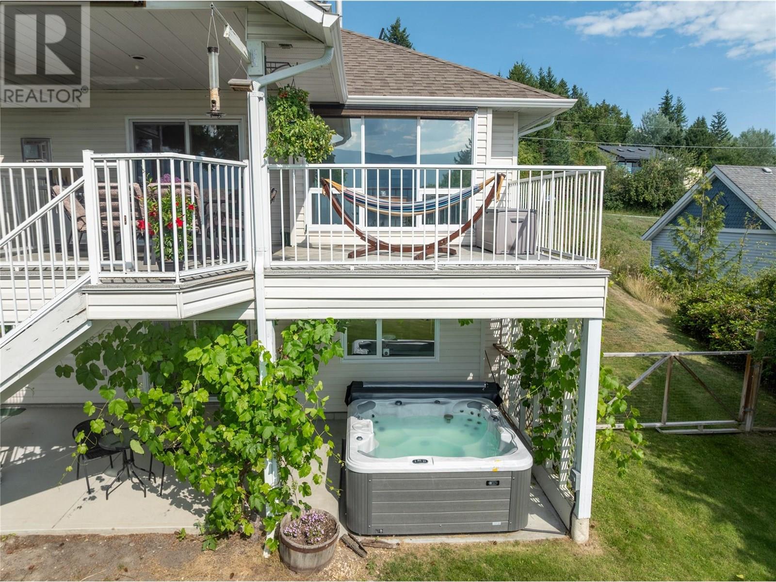 Photo 5 of 2541 25 Street Ne, Salmon Arm BC