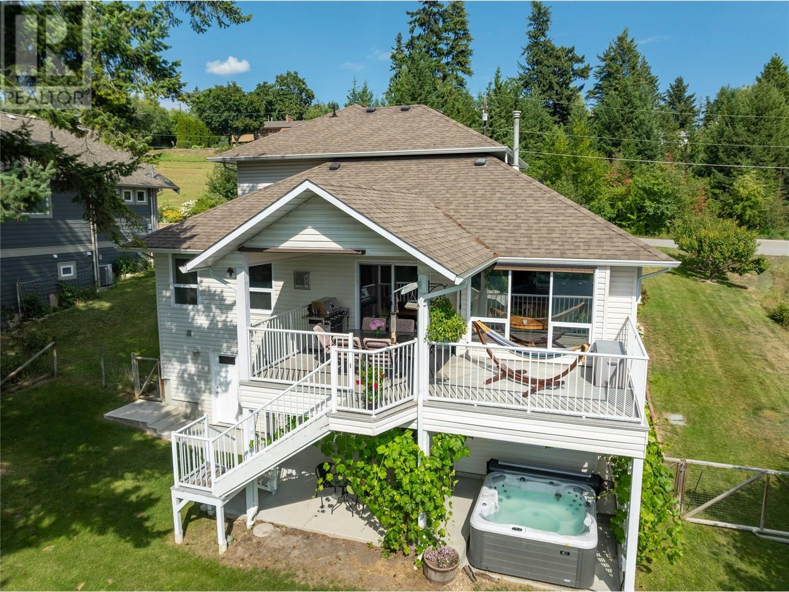 Photo 8 of 2541 25 Street Ne, Salmon Arm BC