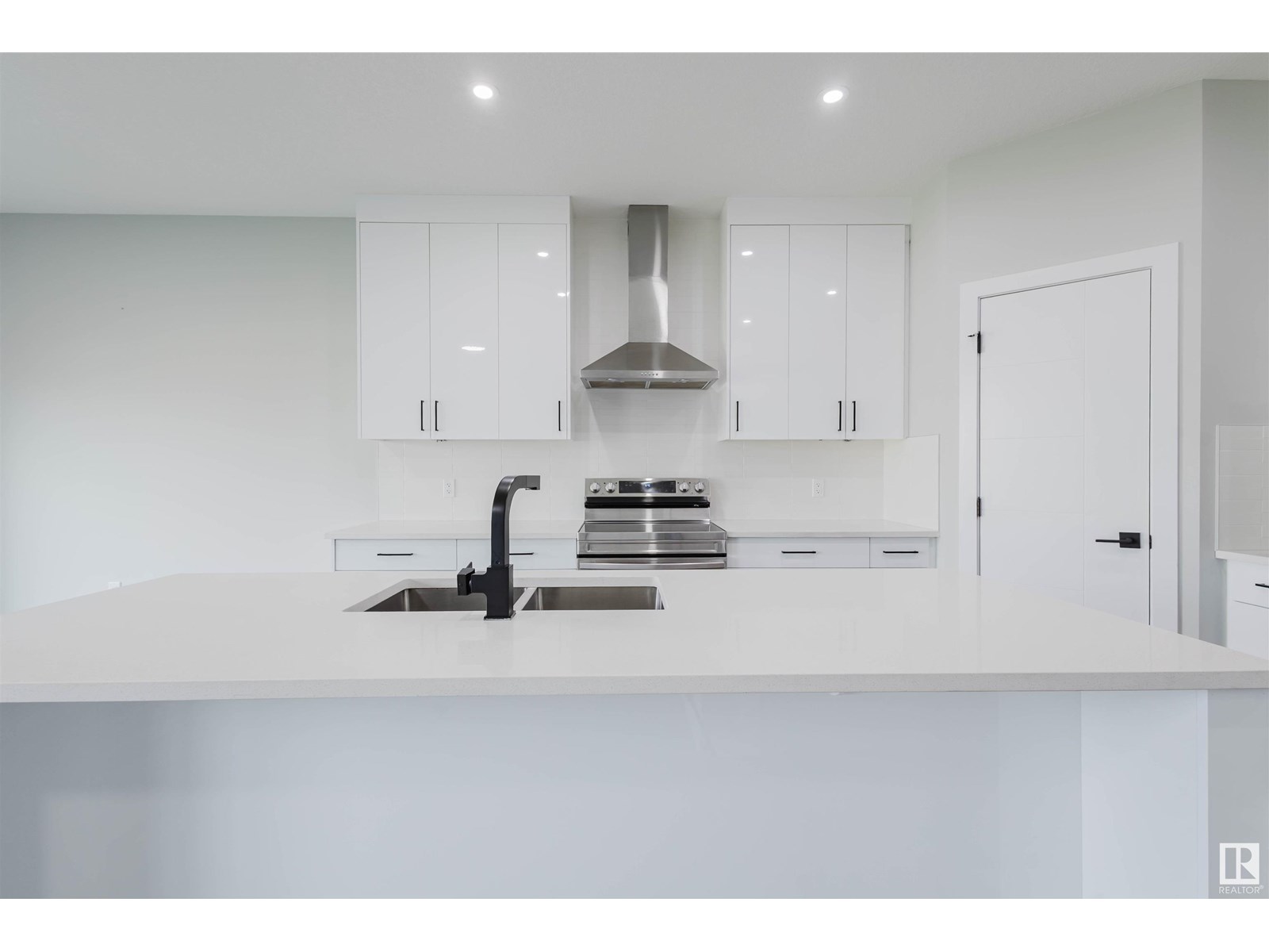 Photo 9 of 5209 Kimball Cres Sw, Edmonton AB
