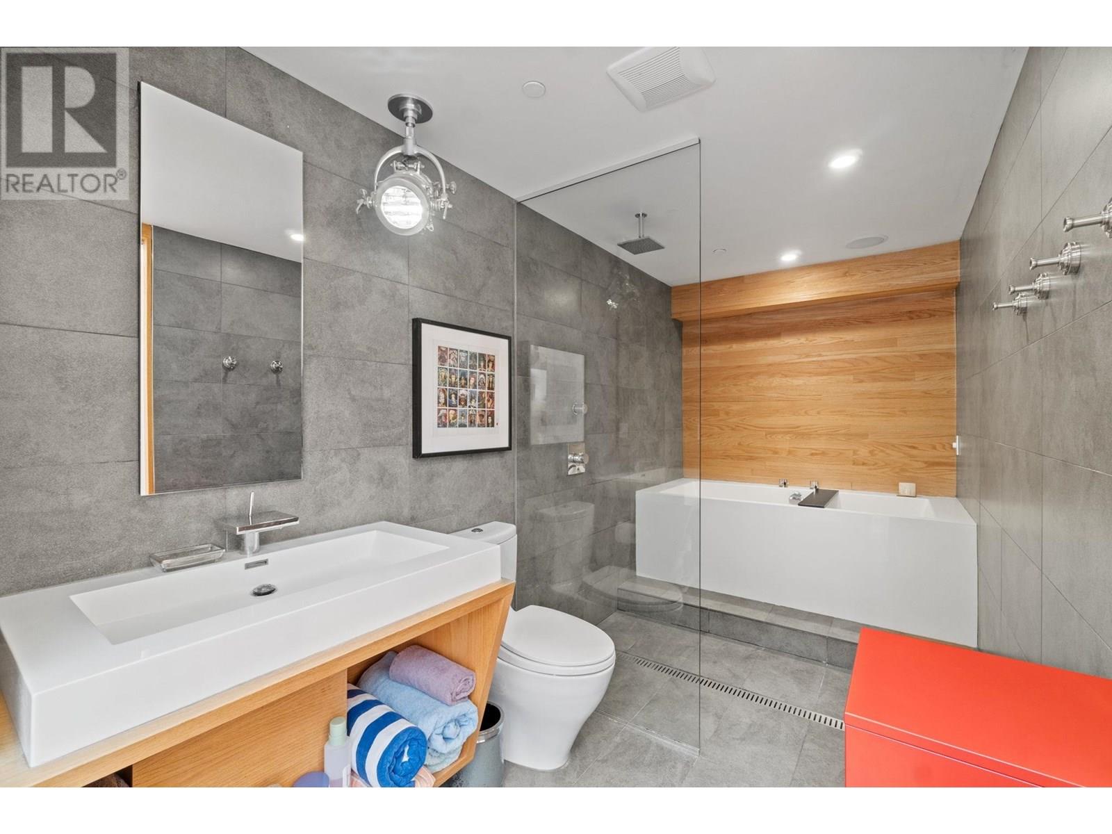 Photo 11 of 3 1227 E 7th Avenue, Vancouver BC