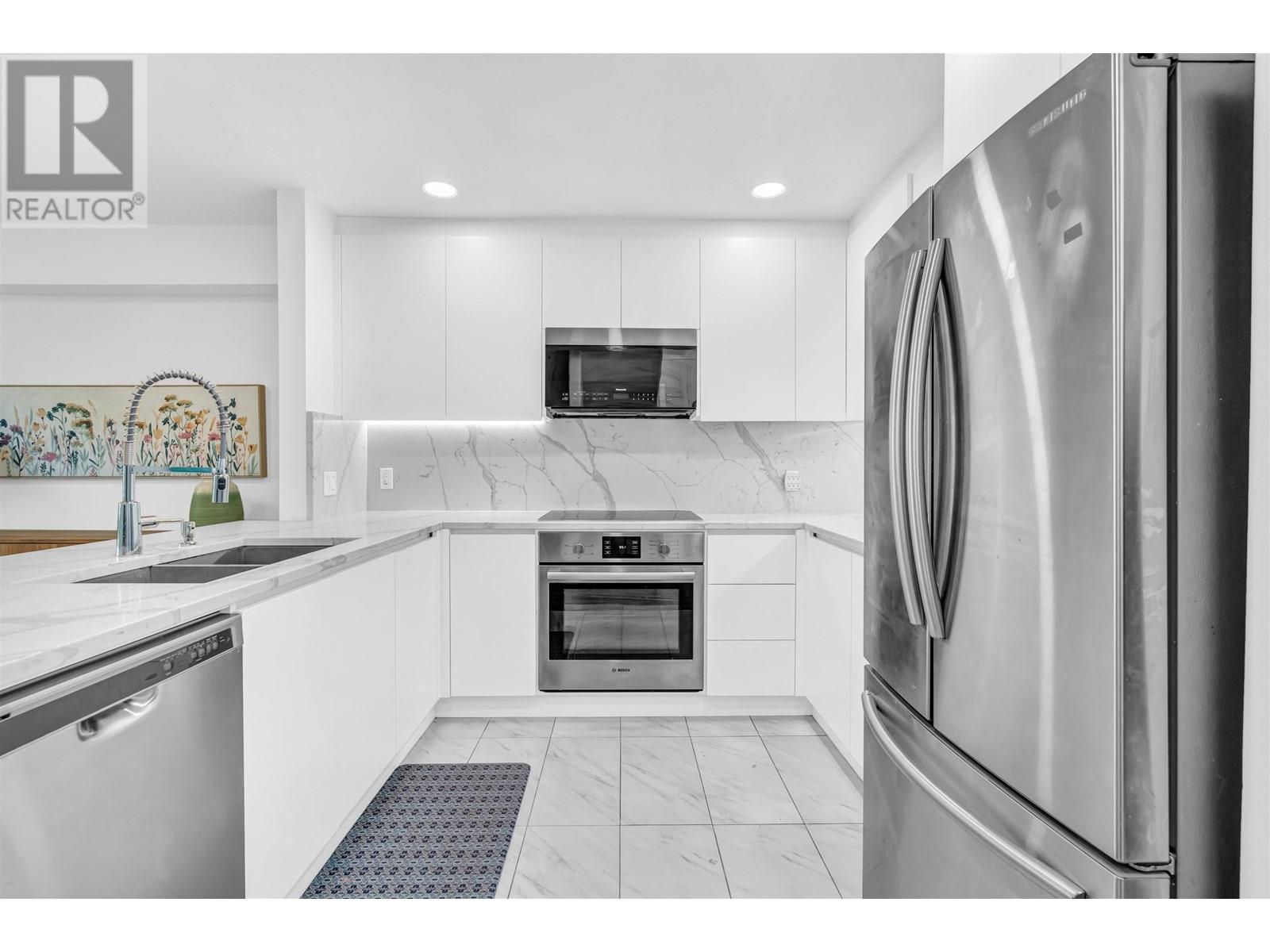 Photo 3 of 2 250 E Keith Road, North Vancouver BC